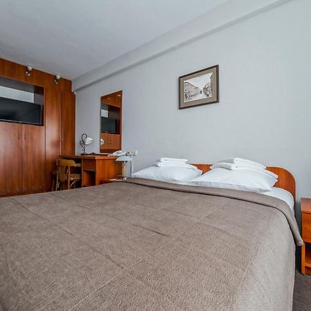 Zvezda Hotel Minsk Bagian luar foto