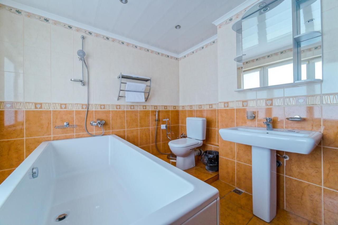 Zvezda Hotel Minsk Bagian luar foto