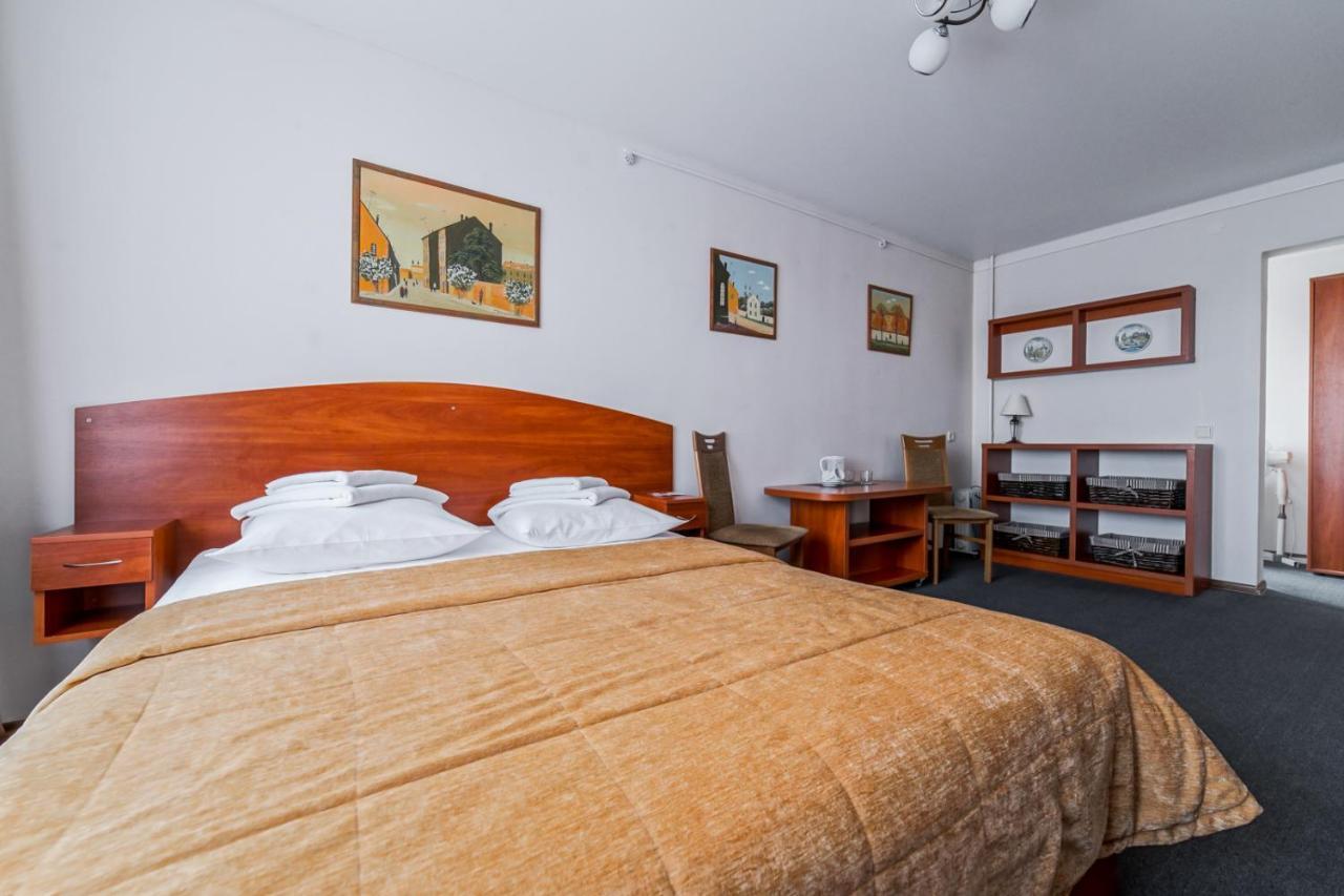 Zvezda Hotel Minsk Bagian luar foto